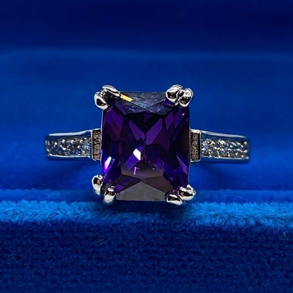 💛 10k White Gold Amethyst & CZ Ring - Picture 3 of 8